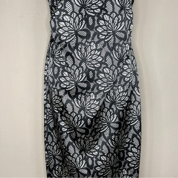 Size 8 Maggy London Black White Lace Print Satin Dress V Neck Event Party - Picture 4 of 12